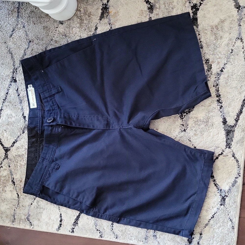 Men's Volcom Shorts 32, 9" inseam